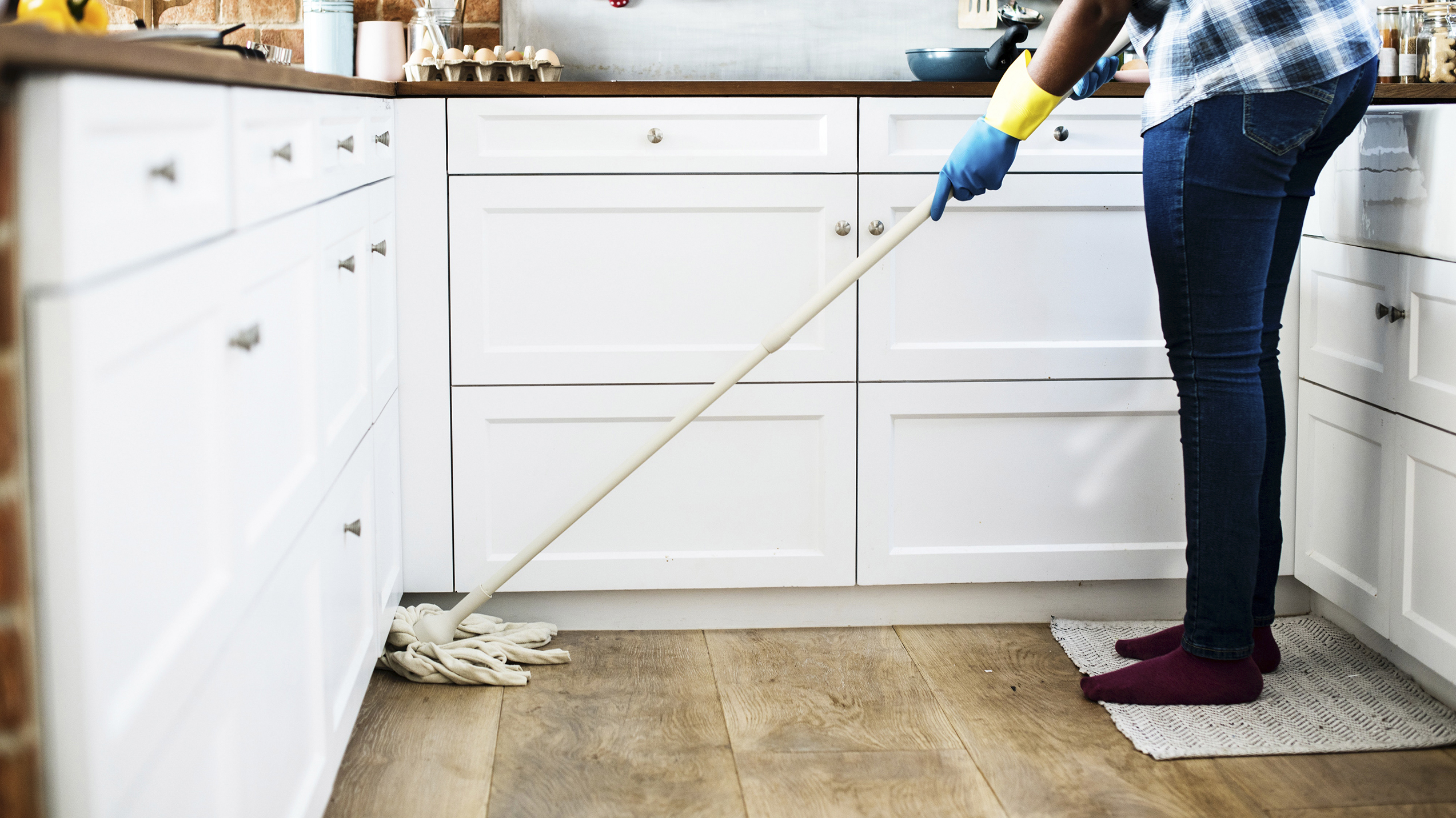 cleaning laminate floor